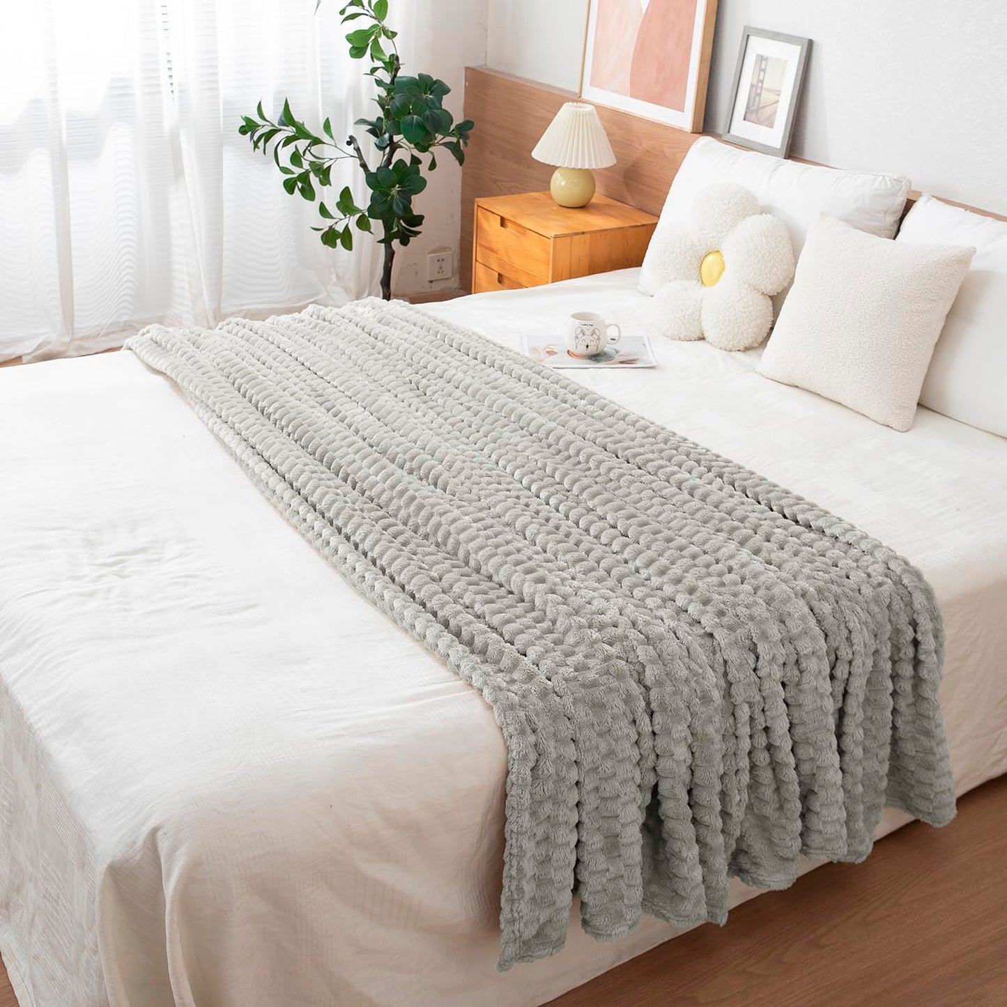 Light Grey Winter Blankets | HOKIPO