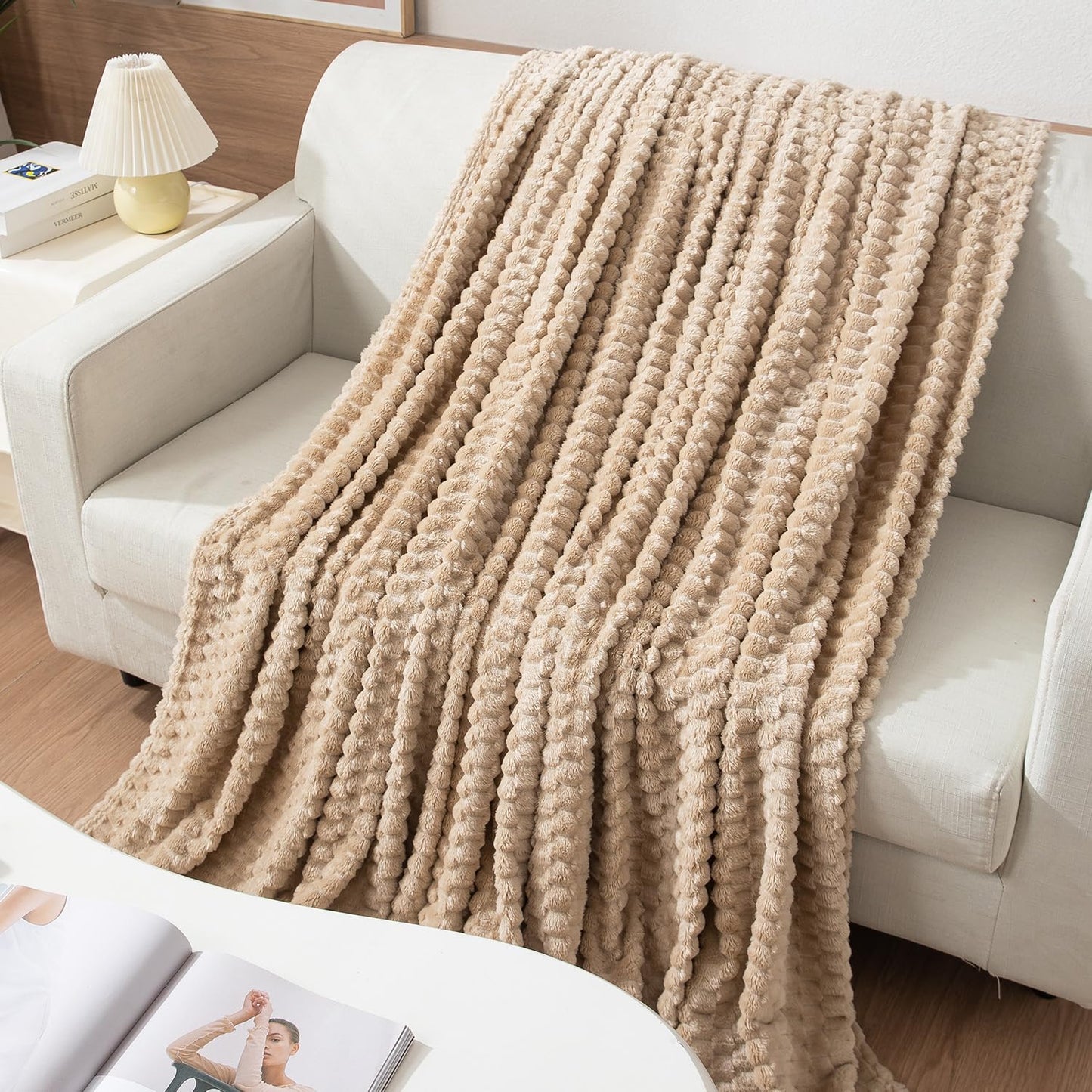 Beige Colour Luxury Double Bed Kambal | HOKIPO