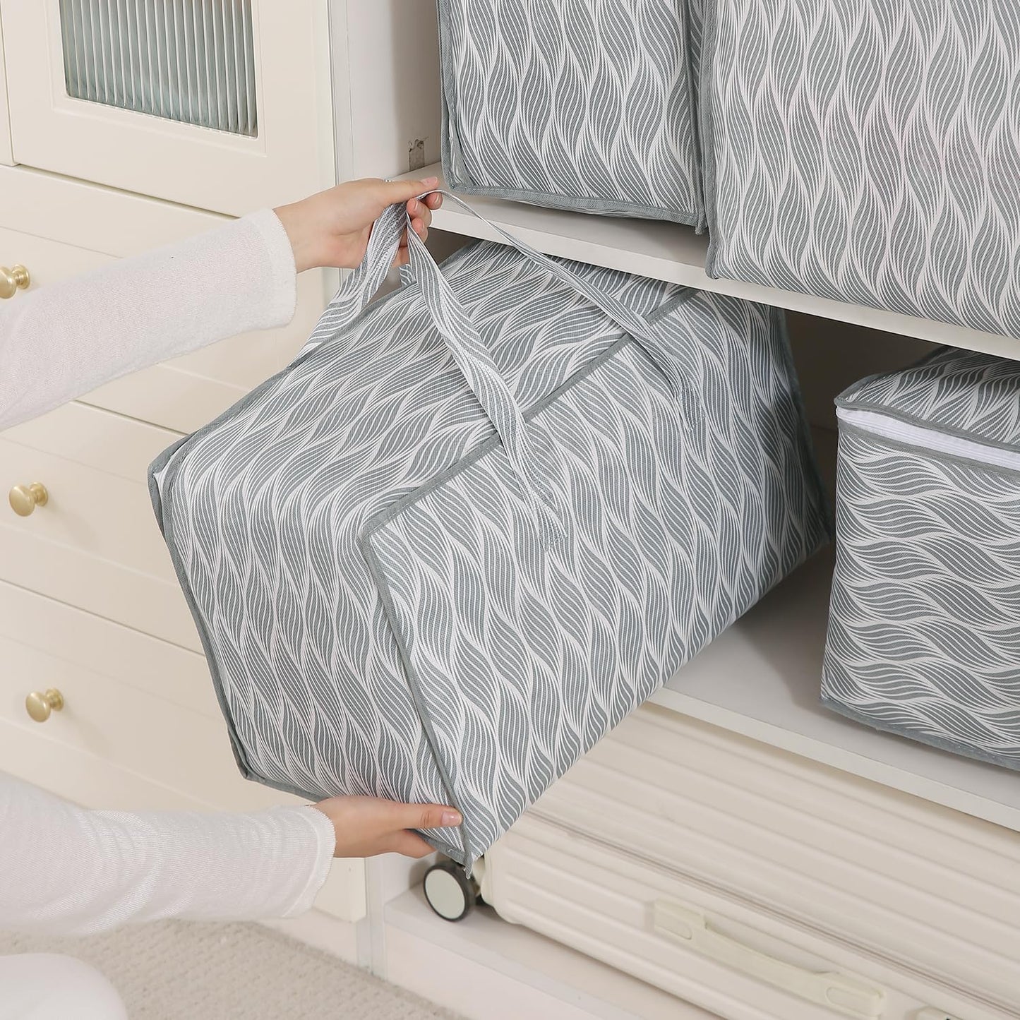 Foldable Clothes & Blanket Storage Bag – Moisture-Resistant, Zippered with Handles