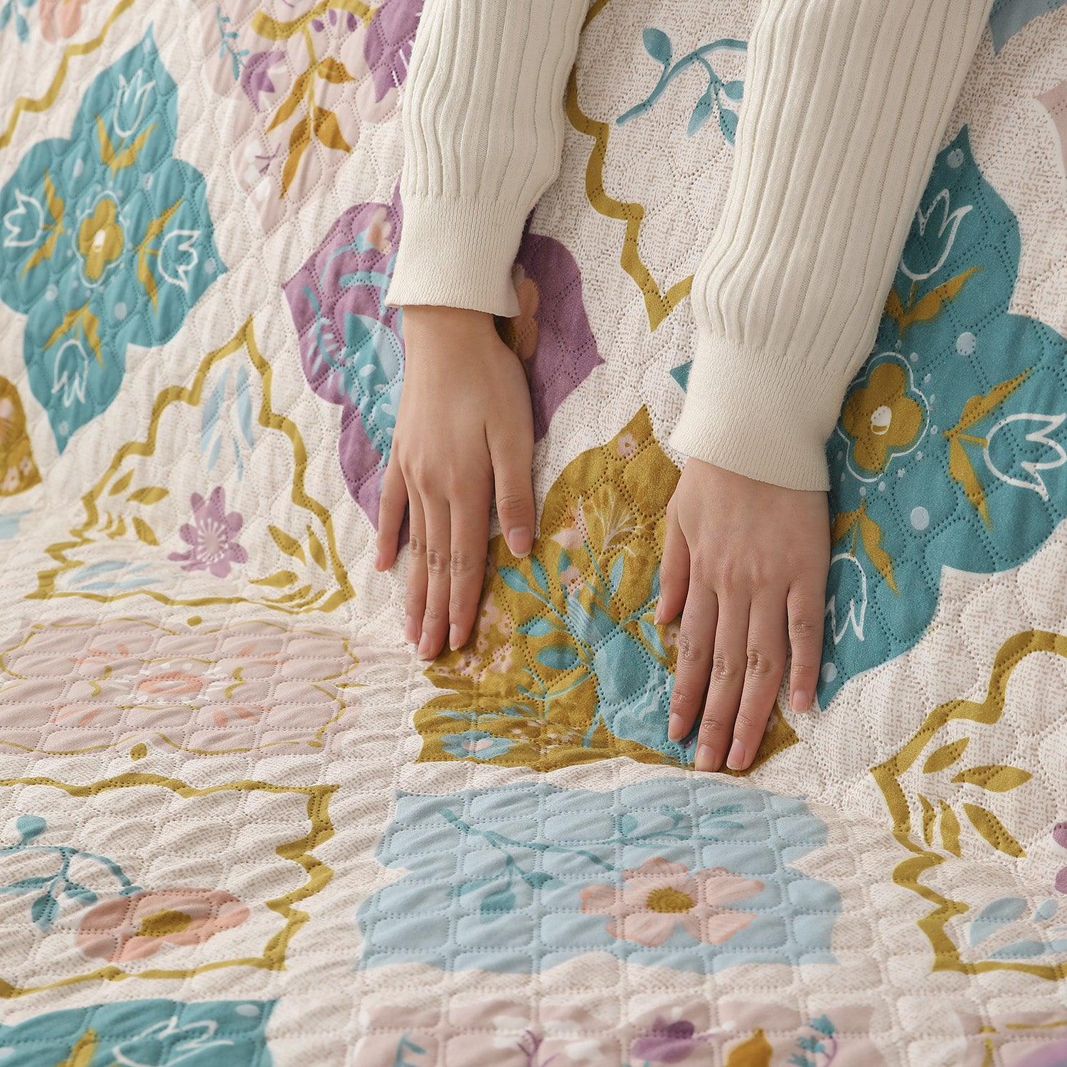 Quatrefoil Multicolor Printed quilted non slip sofa cover