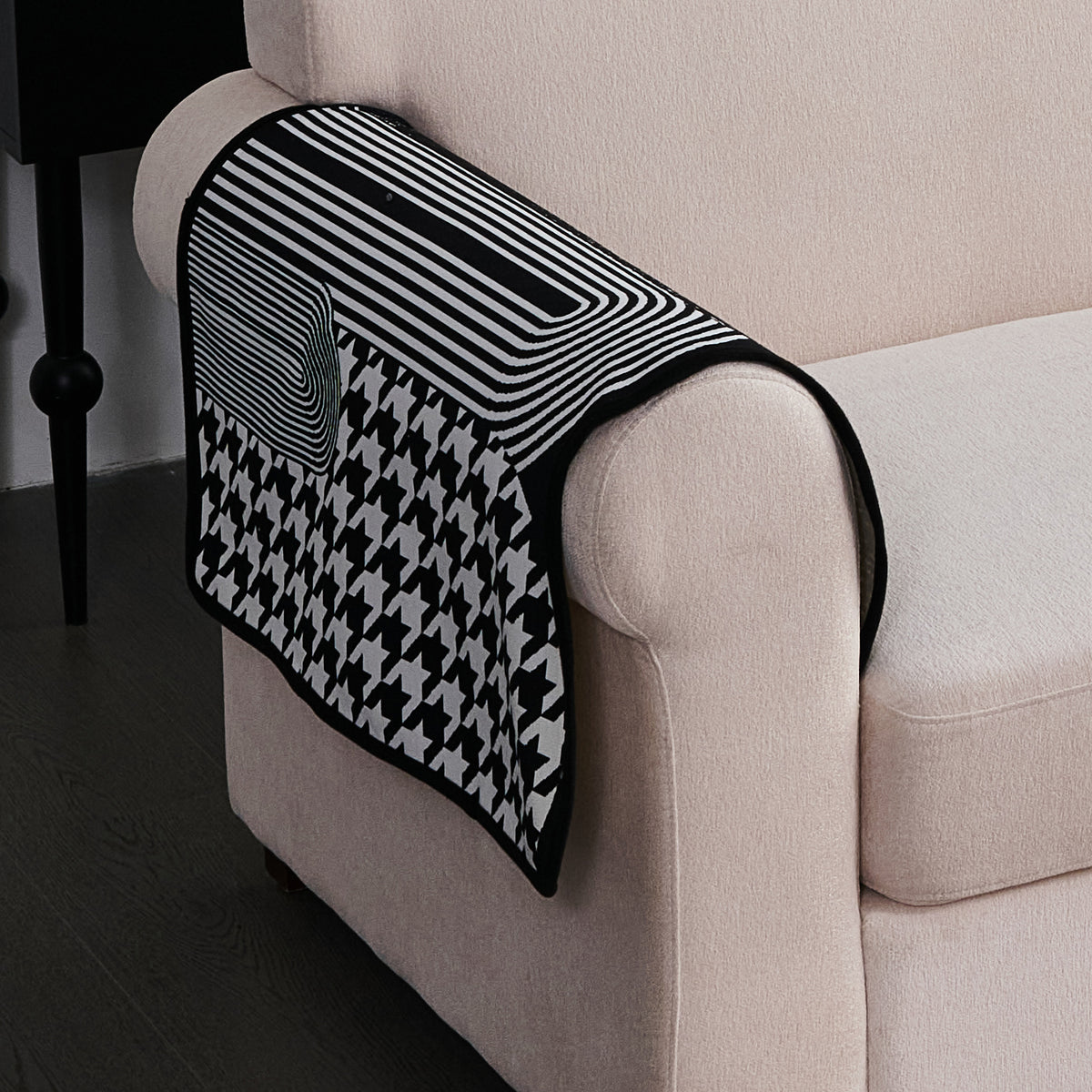 Arcea Chenille With Curved Edges Sofa Cover Mat, White Houndstooth