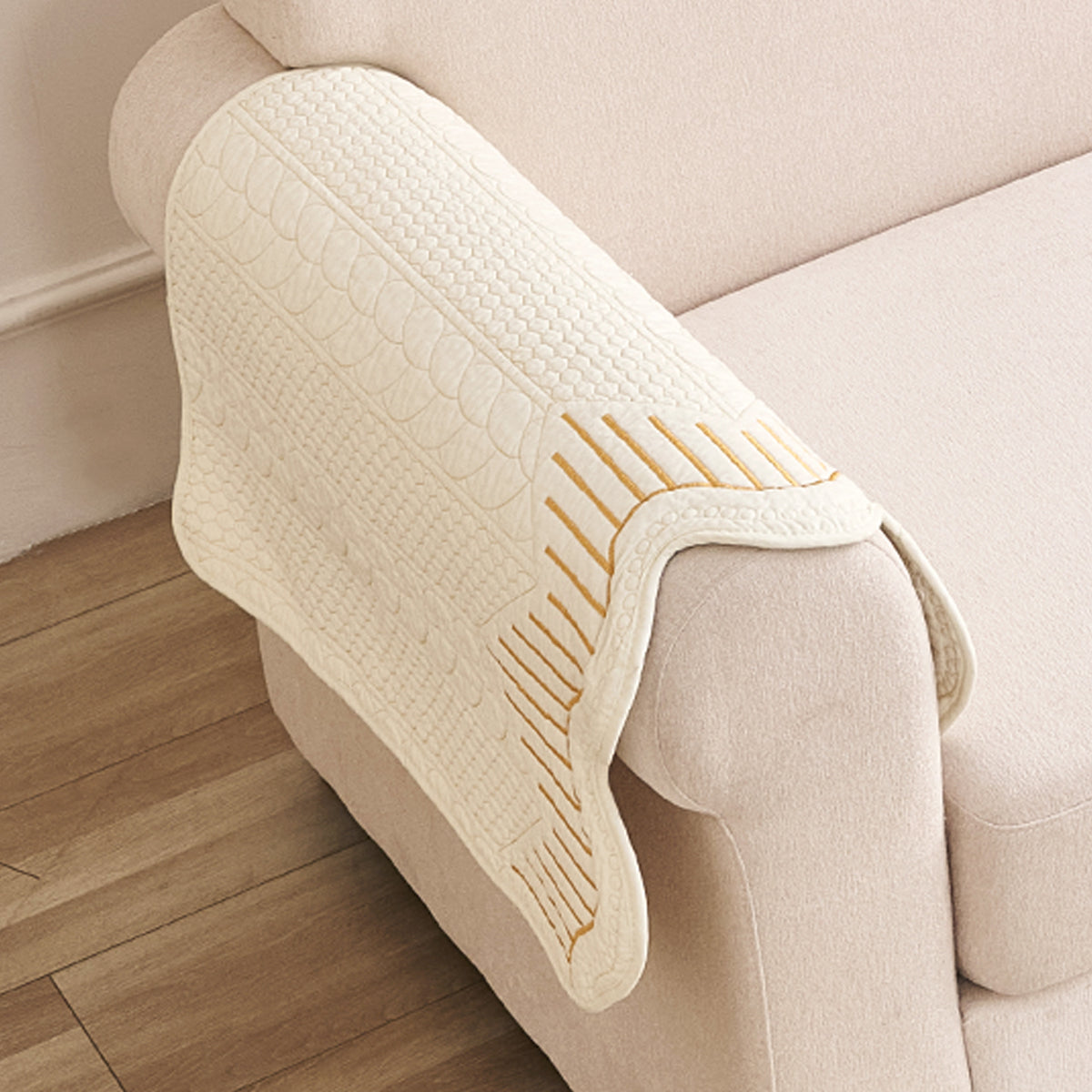 Cotton Reverie with a Curved Wavy Edge Sofa Mat, Golden Cream Bloom