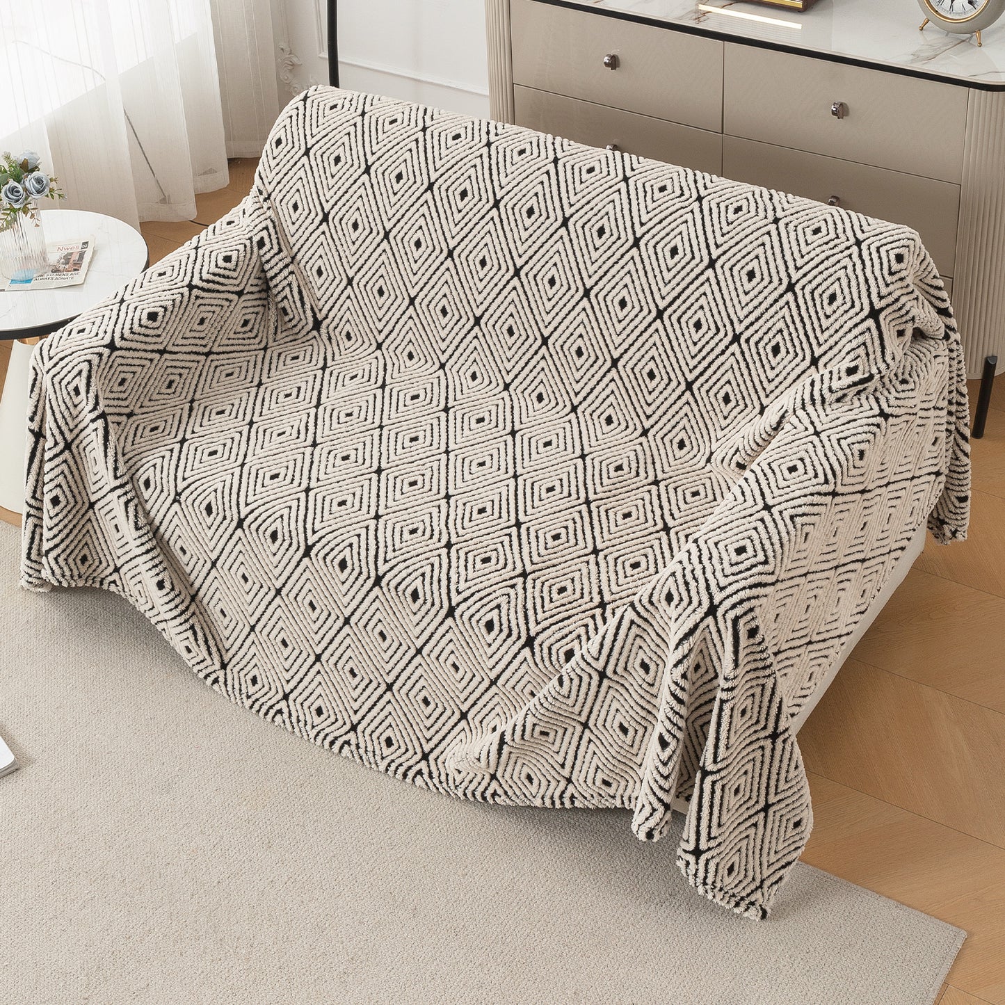 Buy Geometric Diamond Noirea Series Luxury Plush Sofa Throw | HOKIPO