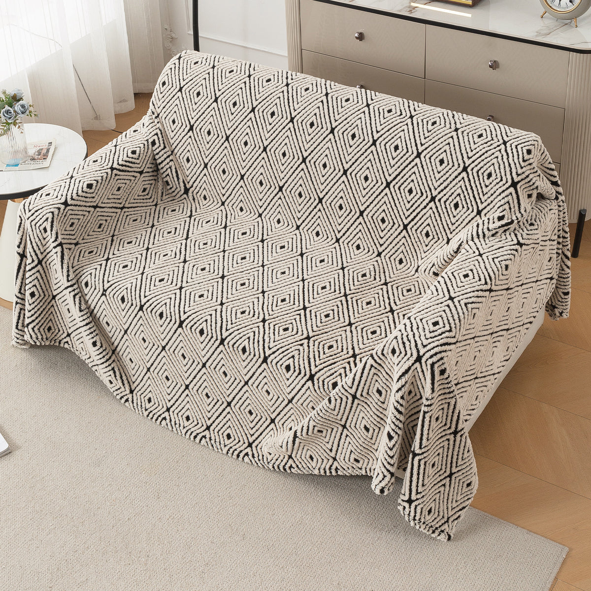 Buy Geometric Diamond Noirea Series Luxury Plush Sofa Throw | HOKIPO