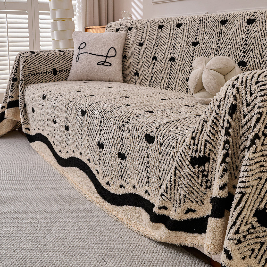 Buy Jade Black Cream Colour Cozy Heart Cotton Fleece Sofa Throw – HOKIPO | Har Ghar ka Humsafar