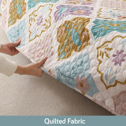 Polyester Printed Quilted Sofa Cover Mats, Quatrefoil Multicolor