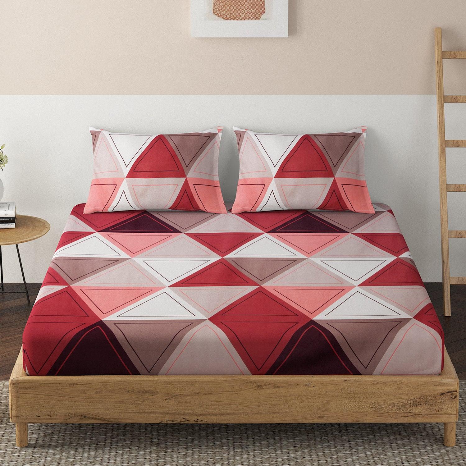 140 GSM Microfiber Fitted Bedsheet with 2 Pillow Covers for Queen / King Size bed, Carmine Red Triangular Bliss - HOKIPO | Har Ghar ka Humsafar