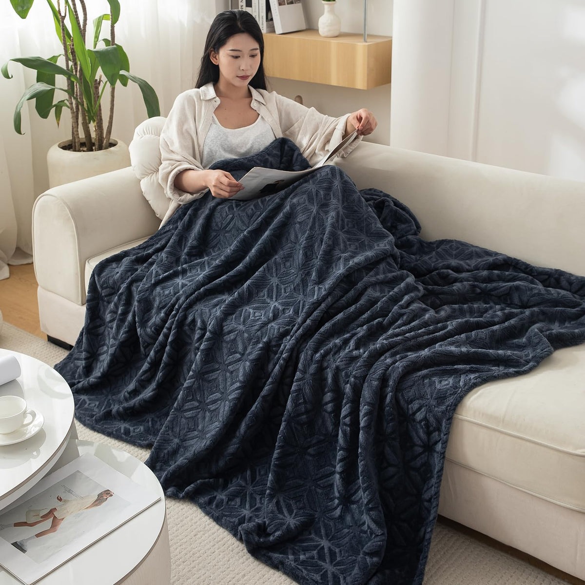 Dark Grey Colour Decorative Diamond Pattern Design AC Blanket | HOKIPO
