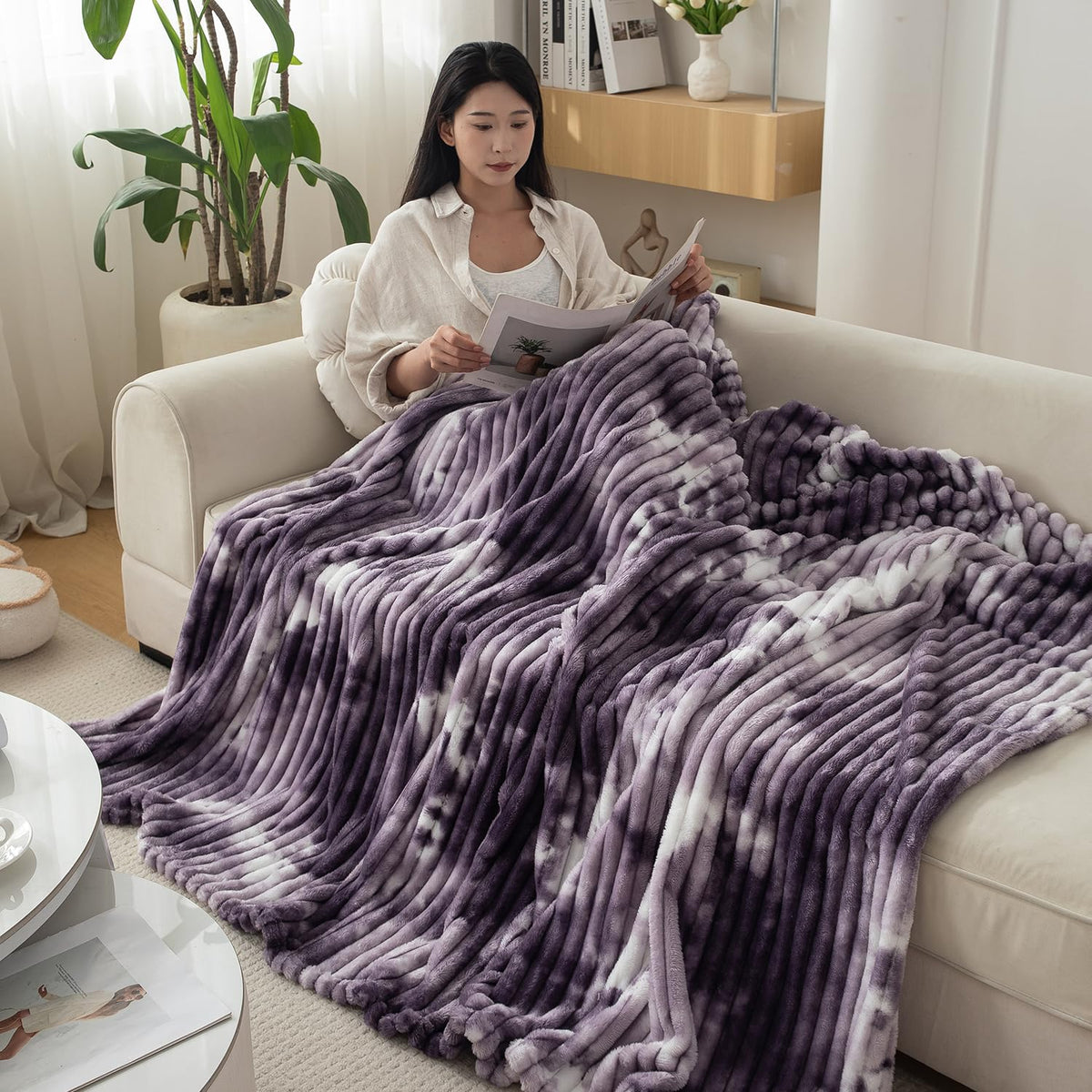 Buy Purple Colour Gradient Soft Fleece Blankets | HOKIPO