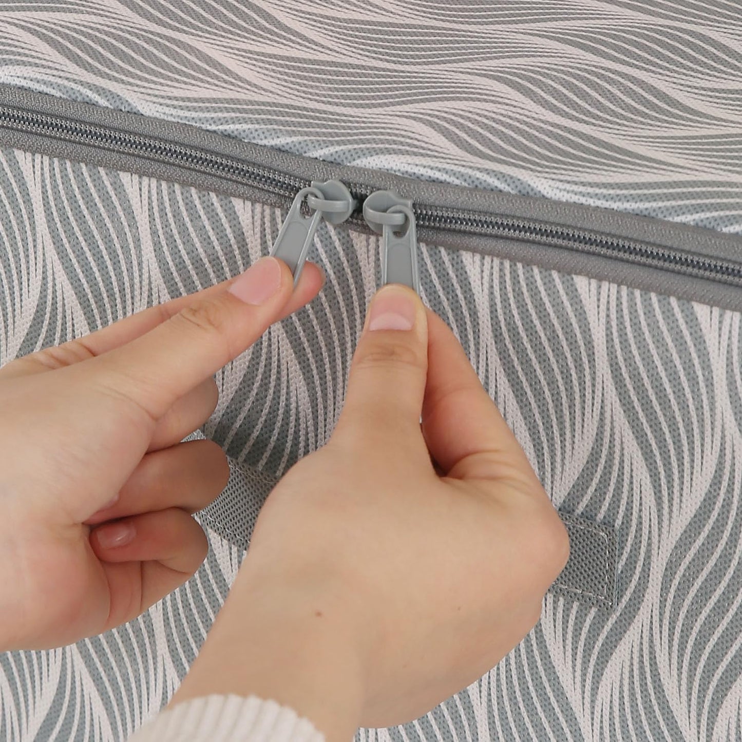 Foldable Clothes Organizer Box | Durable Non-Woven Storage with Zipper & Handle
