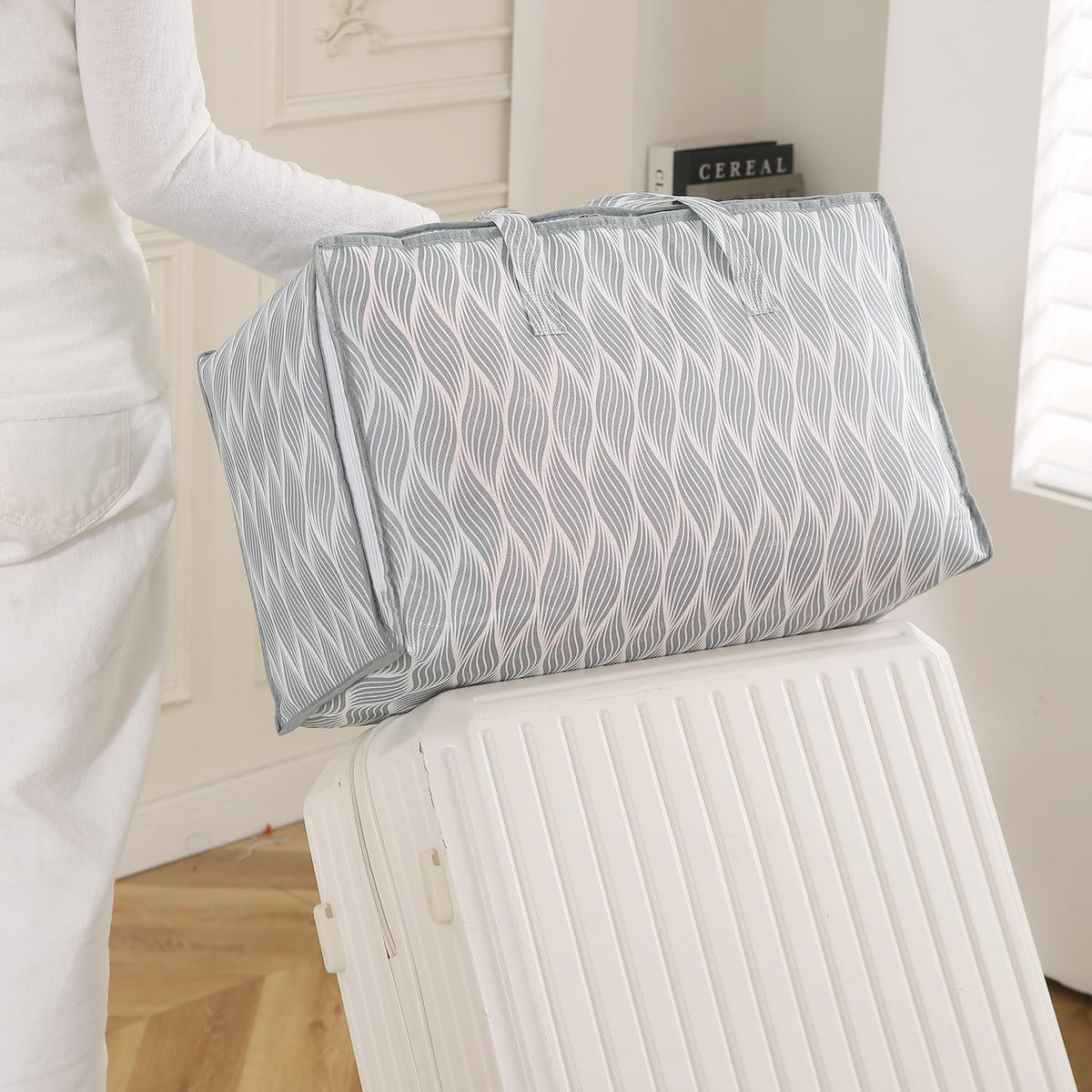 Foldable Clothes & Blanket Storage Bag – Moisture-Resistant, Zippered with Handles