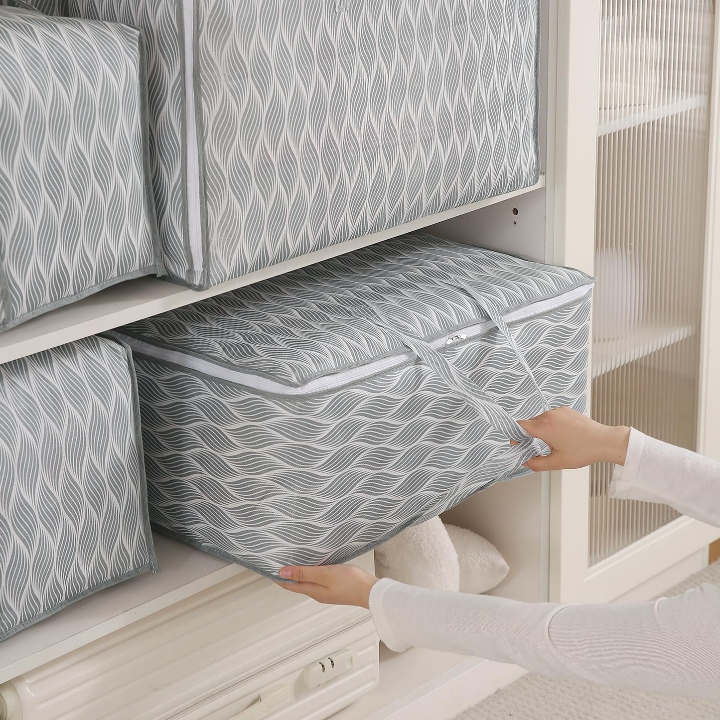 Foldable Clothes & Blanket Storage Bag – Moisture-Resistant, Zippered with Handles