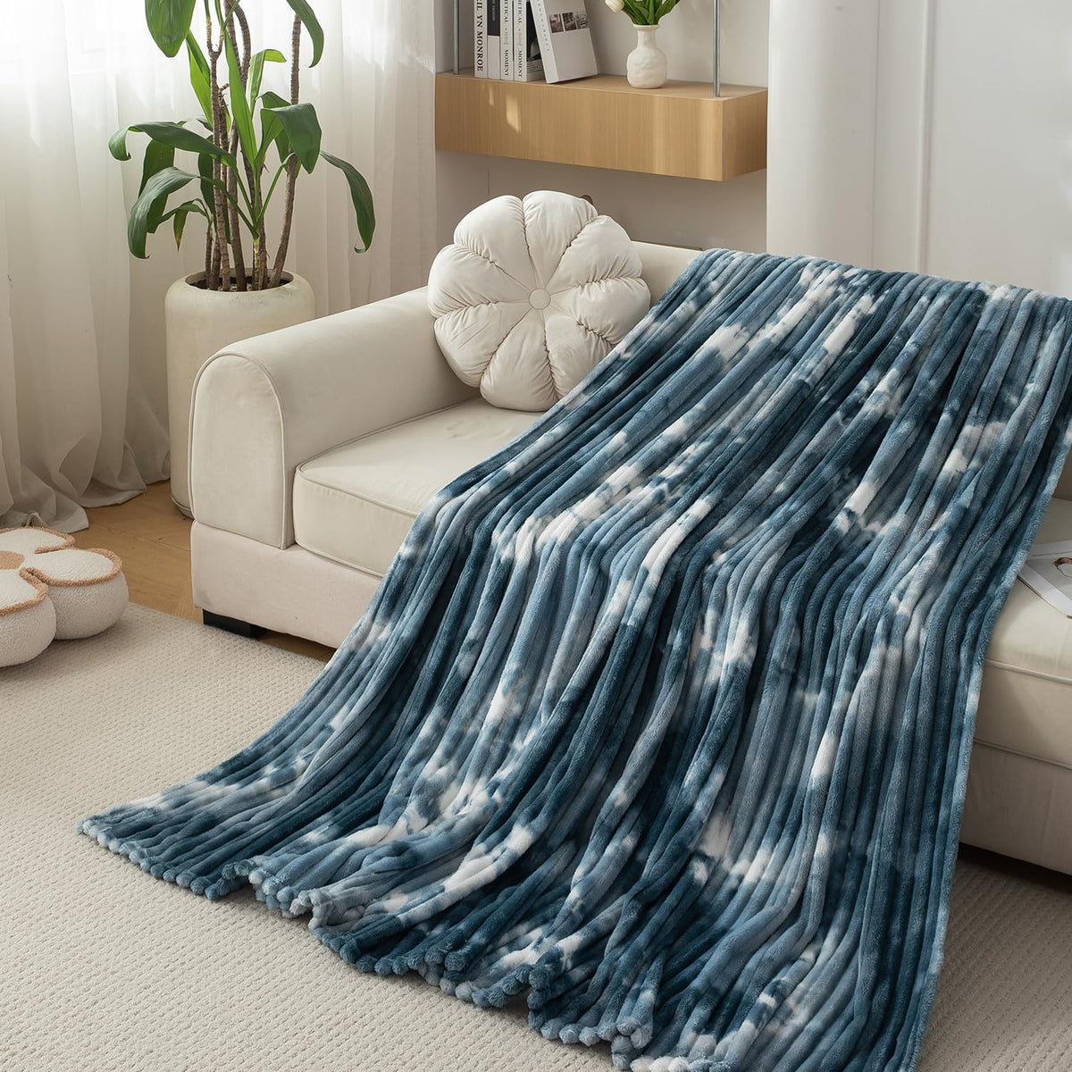 Teal Gradient Luxury Blankets | HOKIPO