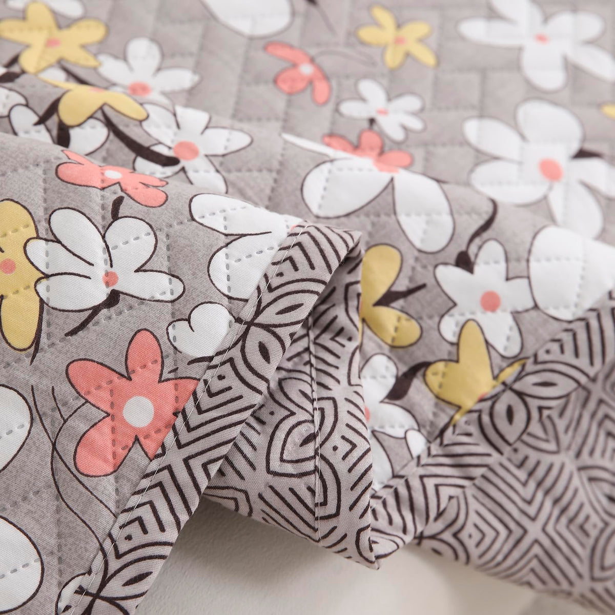 'Homehues' Printed Quilted Sofa Cover Mats, Pastel Brown Sandwort Flower