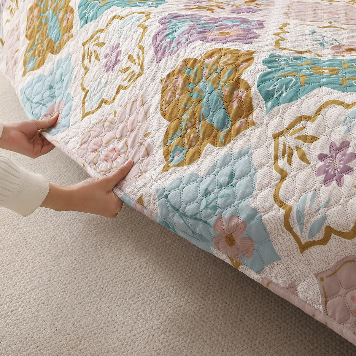 L Shape Sofa Cover Mat for 2+2/3+2/3+3 Seater, Quilted Printed Quatrefoil Multicolor