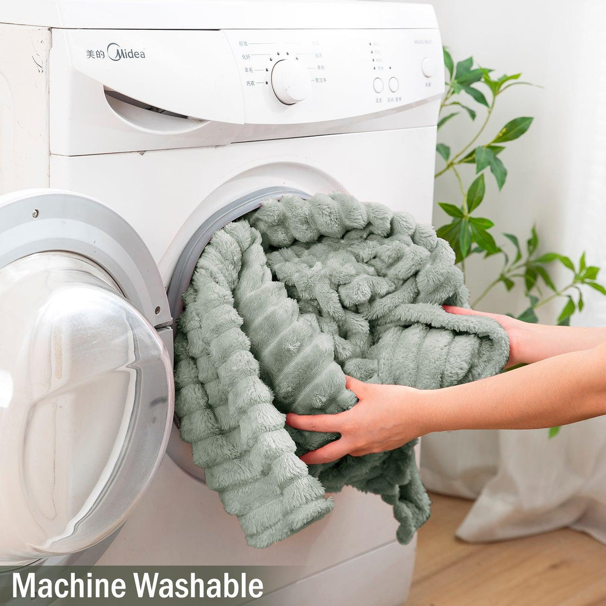 Buy Moss Green Colour Soft Blanket | Machine Washable | HOKIPO